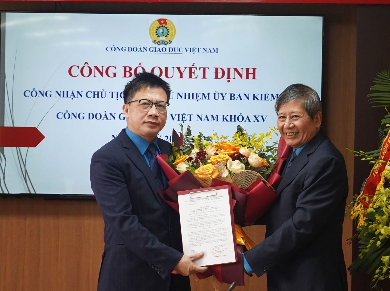 Công đoàn Giáo dục Việt Nam công bố quyết định công nhận Chủ tịch và Chủ nhiệm Ủy ban Kiểm tra khóa XV, nhiệm kỳ 2018 - 2023.