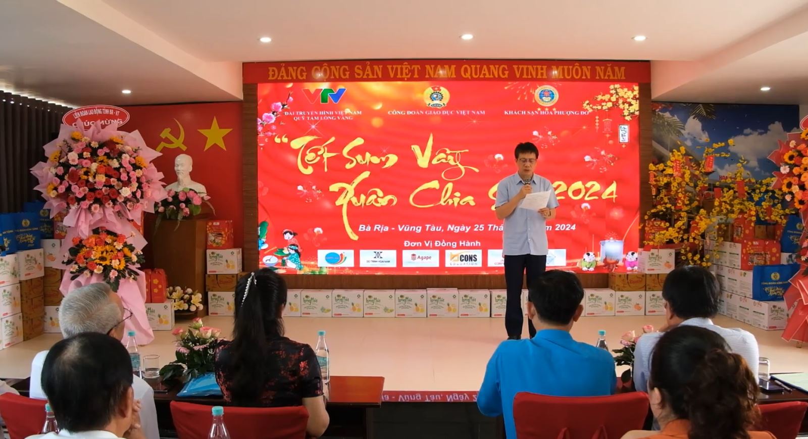 Công đoàn Giáo dục Việt Nam tổ chức chương trình “Tết Sum vầy - Xuân chia sẻ” khu vực phía Nam