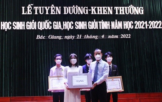 tuyên dương, học sinh, giáo viên, xuất sắc, giáo dục, Bắc Giang