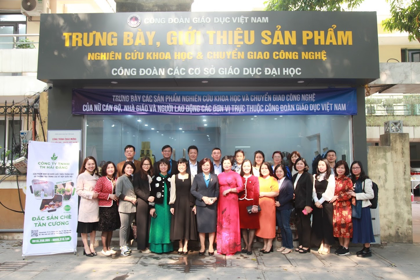 Công đoàn Giáo dục Việt Nam tổ chức triển lãm sản phẩm nghiên cứu  khoa học và gặp mặt tọa đàm trong nữ cán bộ, giảng viên trường đại học về công tác nghiên cứu khoa học